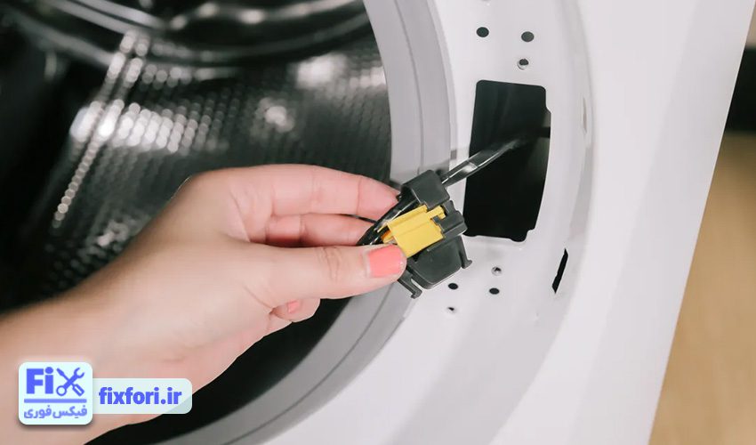 میکروسوئیچ درب ماشین لباسشویی خراب شده است