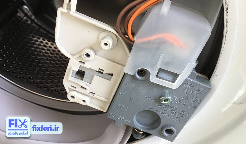 خرابی سنسور یا سوئیچ درب