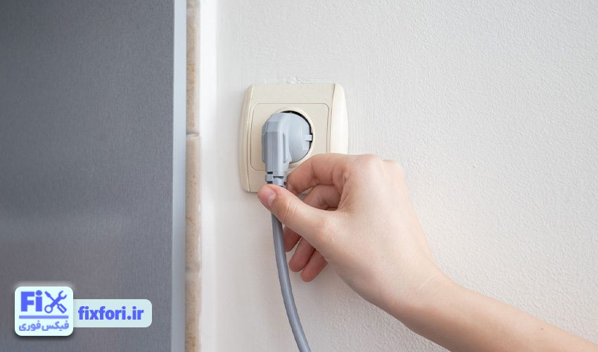 چگونه آب ماشین لباسشویی را تخلیه کنیم؟