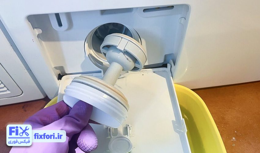 2. تمیز کردن پمپ و فیلتر