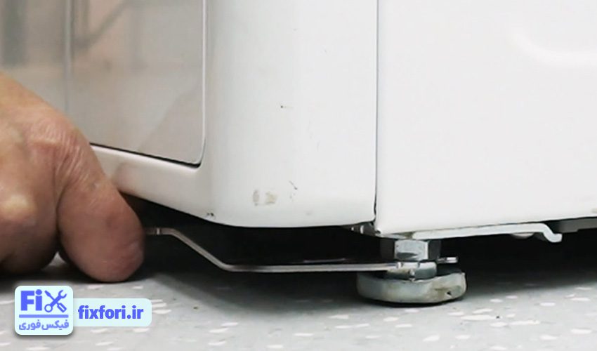 6. تراز نبودن پایه های لباسشویی