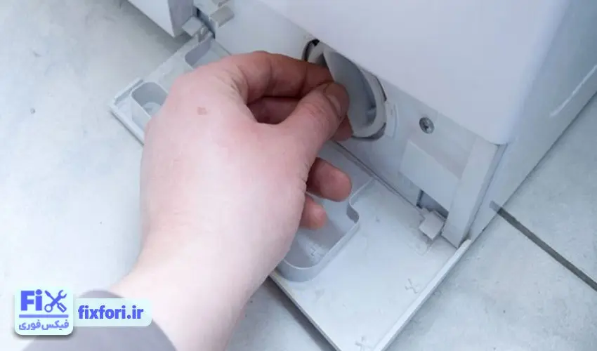 مشکل در تخلیه آب؛ از دلایل نچرخیدن دیگ لباسشویی آاگ