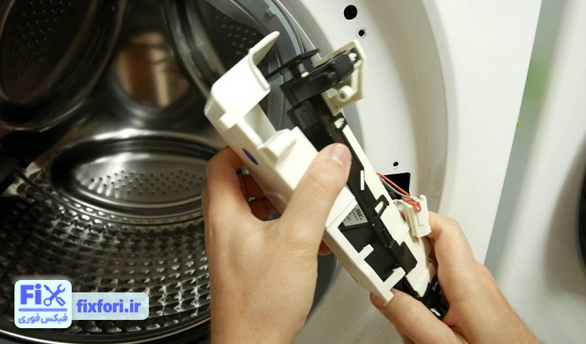 بررسی قفل درب: