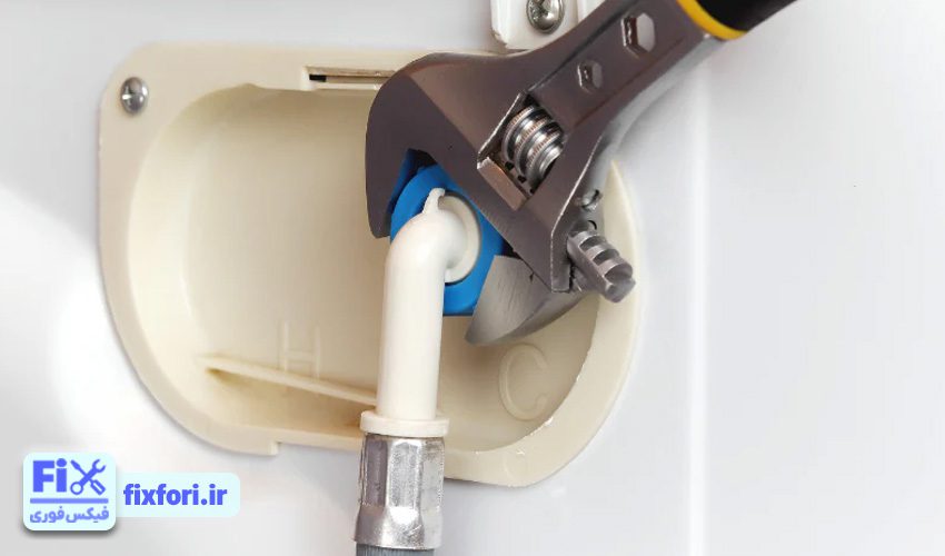 بررسی اتصالات شلنگها لباسشویی